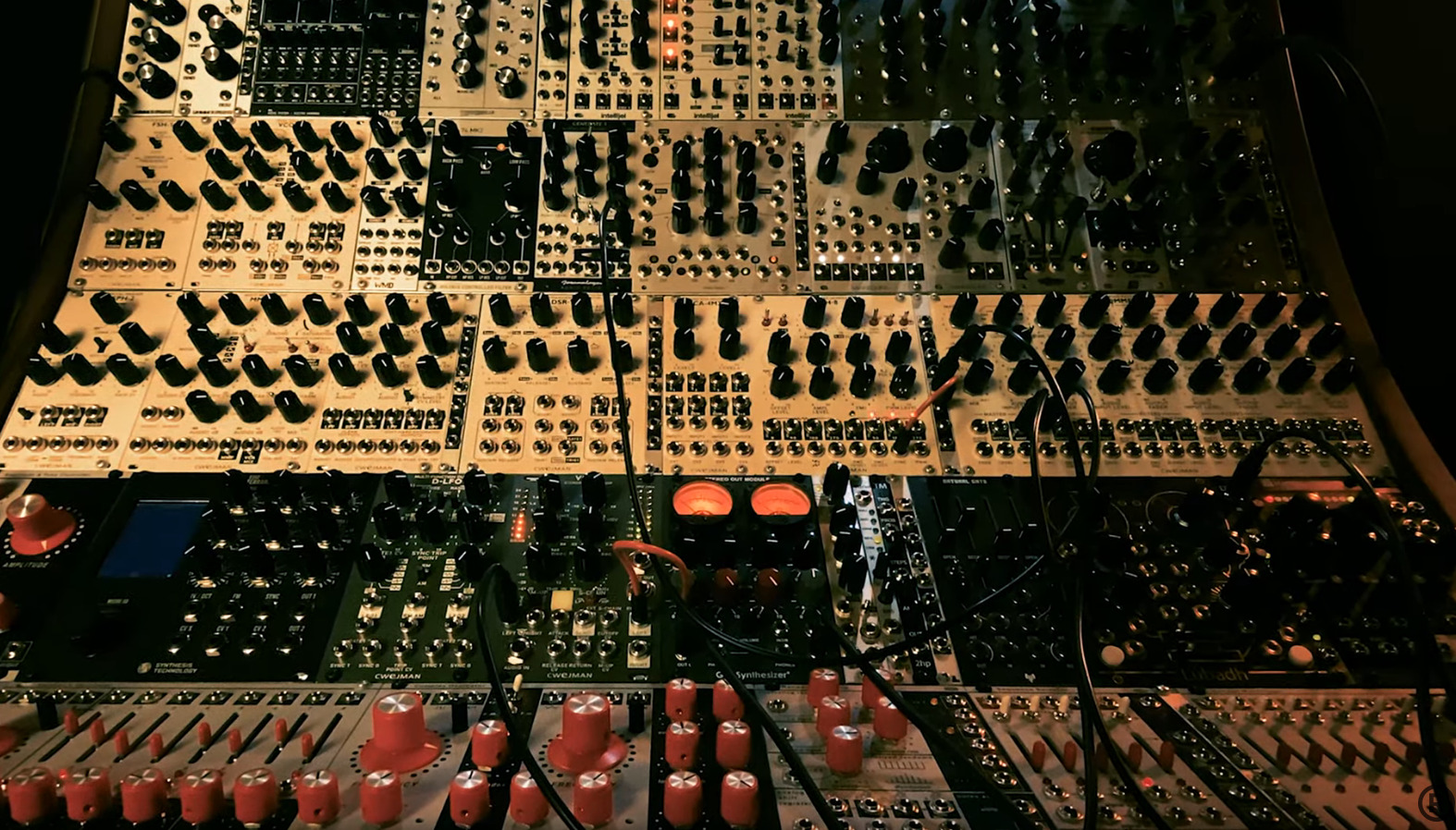 how I make basslines for only child tyrant using modular synths