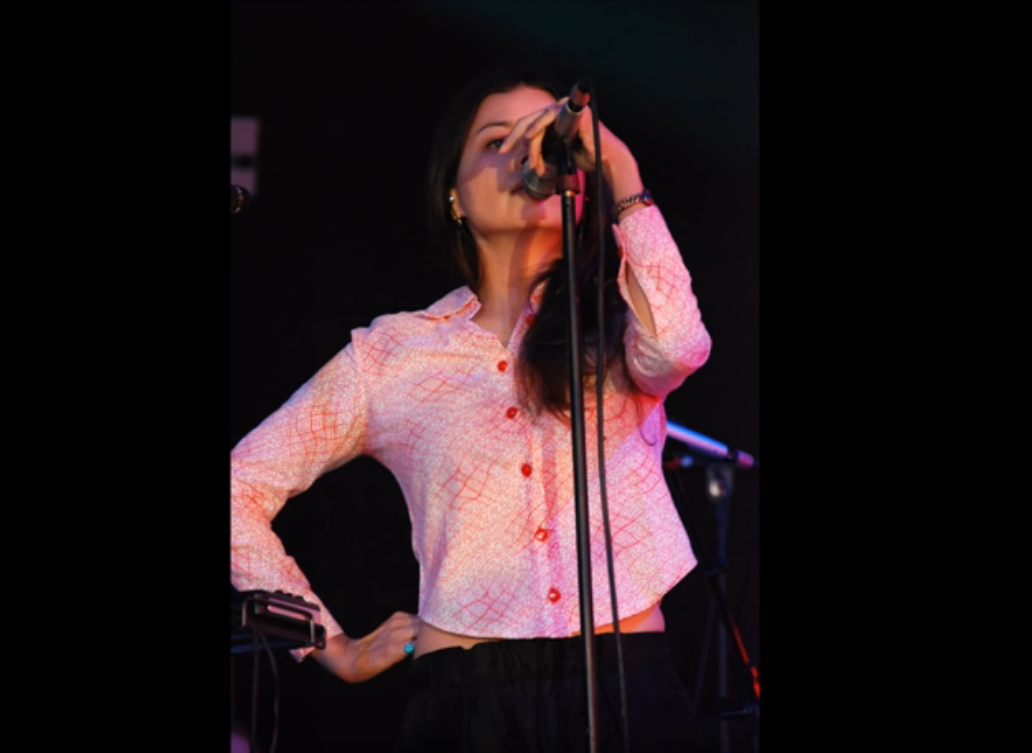 Hope Sandoval w. Massive Attack + Burial – FOUR WALLS