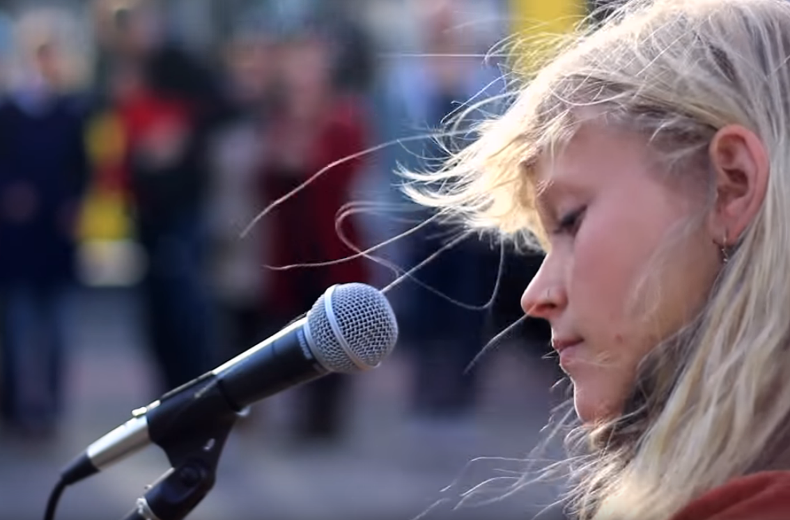 Alice Phoebe Lou – I Can’t Get No (Satisfaction)